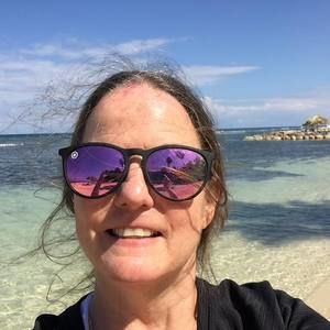 Meet your Posher, Cynthia